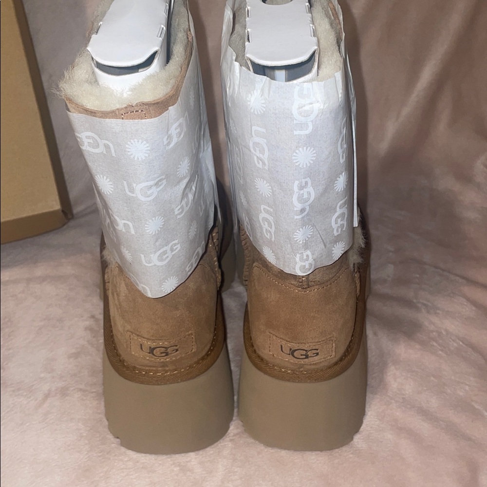 NWT UGG ESMEE Platform Heeled Boot in Chestnut - Picture 11 of 16